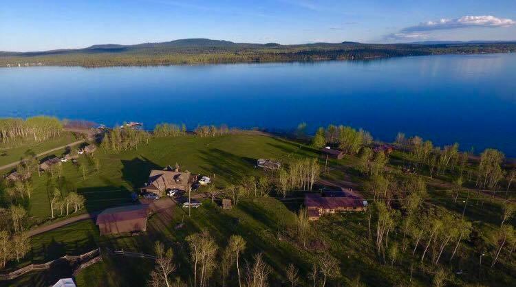 Hotel Flying U Ranch Seventy Mile House Exterior foto